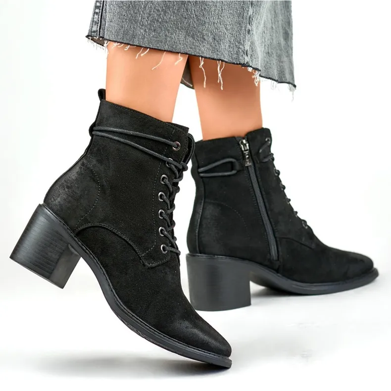 Bottines noires à lacets sur petit talon le noir