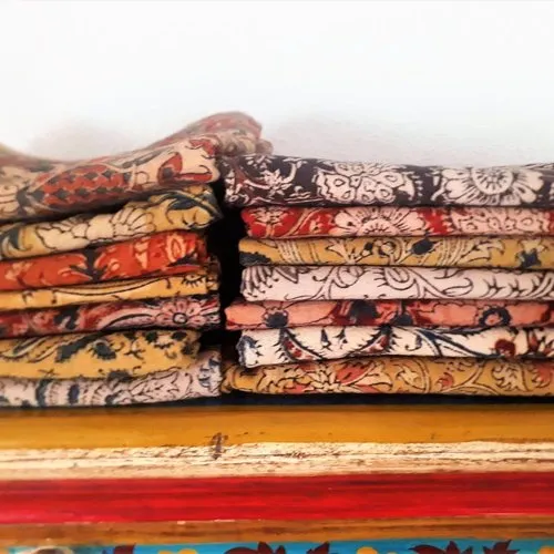 Grande pièce tissu indien 110x110cm kalamkari carrée coton block print inde fleurs beige rouge bleu jaune
