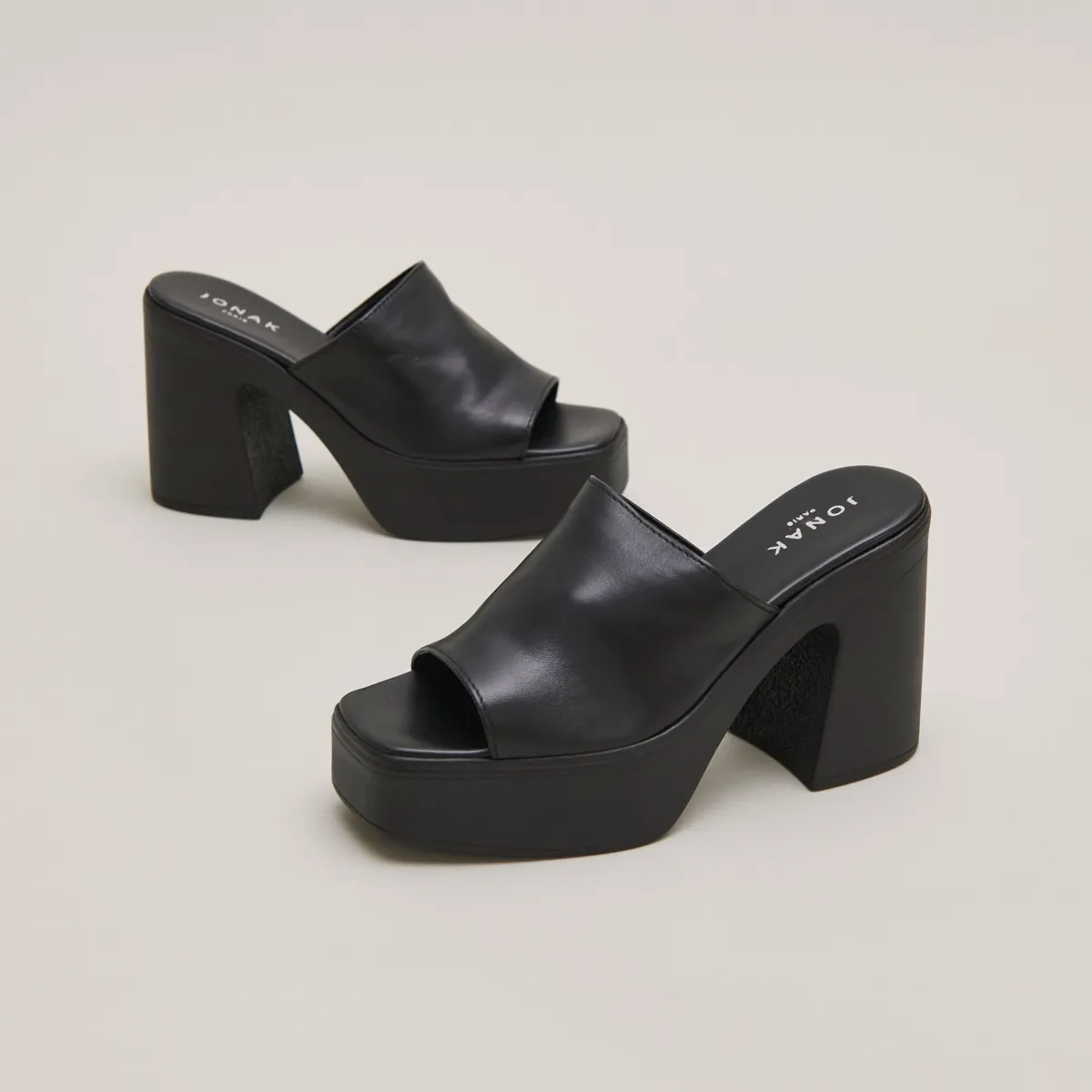 Mules à bouts ouverts et plateformes en cuir noir pour Femme | Jonak