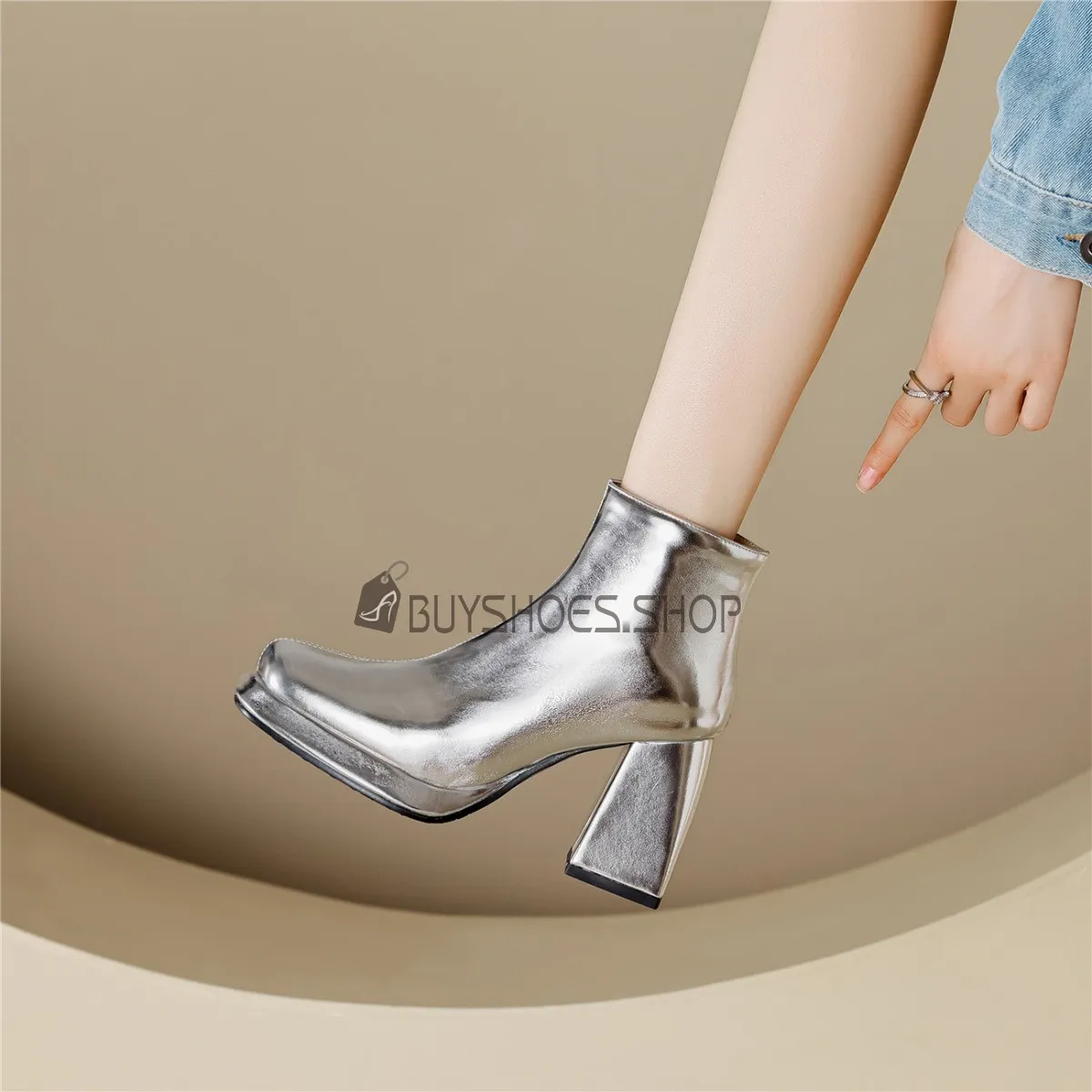 Plateforme Brillante Simili Cuir Vernis Bottines Talons Carrés Fourrees 2024 Femme Bout Carré Fermeture Éclair Talon 9 cm Classi