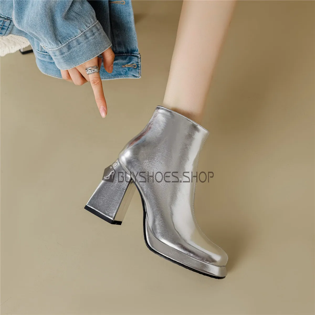 Plateforme Brillante Simili Cuir Vernis Bottines Talons Carrés Fourrees 2024 Femme Bout Carré Fermeture Éclair Talon 9 cm Classi