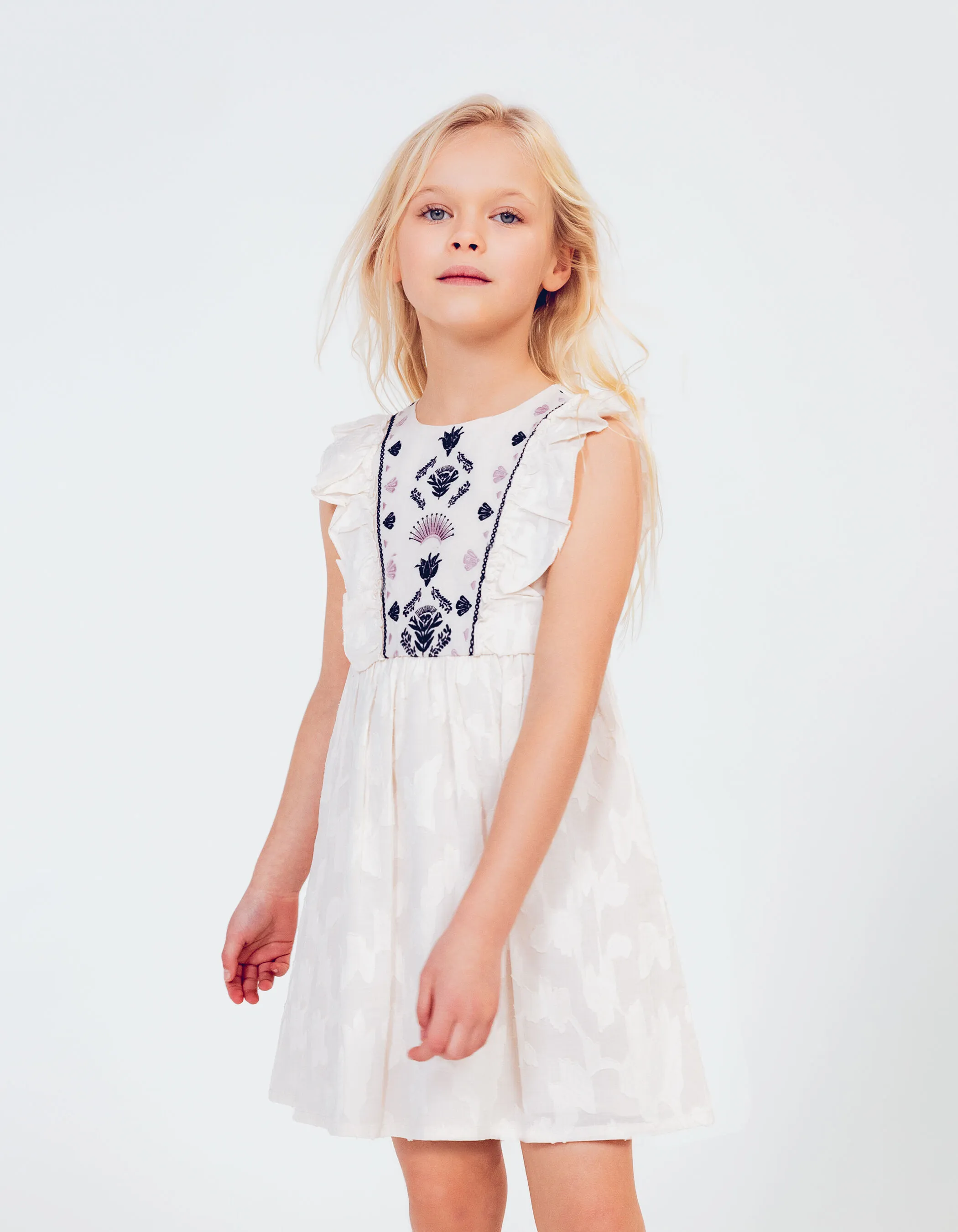 Robe écrue jacquard fleurs et broderies fille